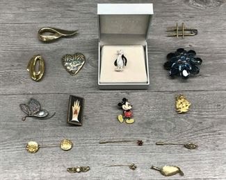 Gold tone Brooches and pins Mickey mouse $5 each or all for $40
Lot B25