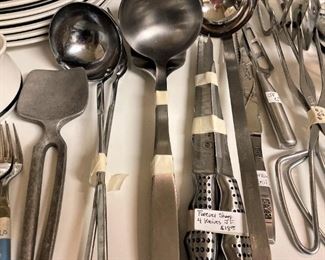 Serving utensils