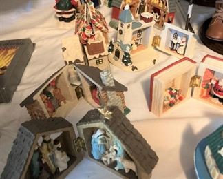Hinged boxes of Christmas scenes
