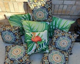 OUT DOOR THROW PILLOW LOT