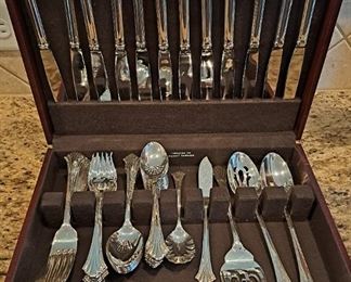 STUNNING FLATWARE SET