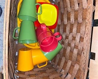 Inside & included items in Razorback theme picnic basket