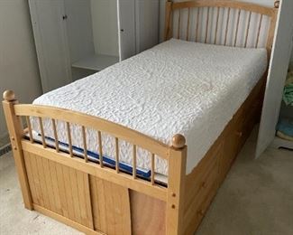 Single bed with drawer on bottom
