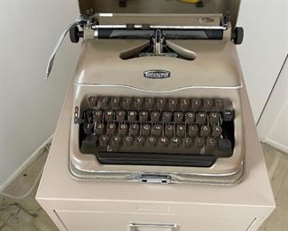 Triumph Norm portable manuel typewriter
