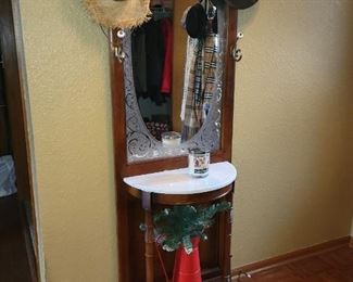 Hall tree