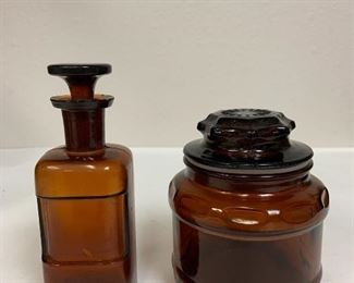 https://www.agesagoestatesales.com JF4008 W.T.Amber Glass Pharmacy Jar Mid Century Canister