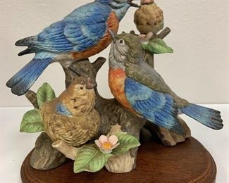 https://www.agesagoestatesales.com JF4020 Ethan Allen Blue Bird Family Figurine