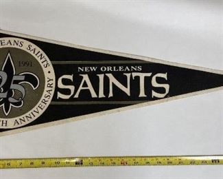 https://www.agesagoestatesales.com NC723 VINTAGE NEW ORLEANS SAINTS PENNANT 1991 25TH ANNIVERSARY OFFICIAL NFL