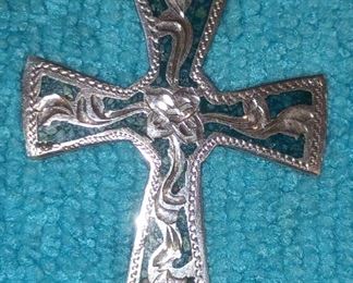 https://www.agesagoestatesales.com RAB3092 VINTAGE MEXICAN STERLING SILVER TURQUOISE INLAYED CROSS CHAIN FAB