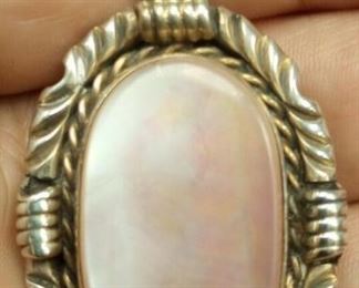 https://www.agesagoestatesales.com RAB3095 VINTAGE STERLING SILVER MOTHER OF PEARL CHAIN FAB DW