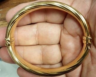 https://www.agesagoestatesales.com RAB3103 VINTAGE STERLING SILVER , GOLD PLATED HINGED BANGLE ITALY