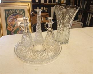 https://www.agesagoestatesales.com ZK5007 VINTAGE LOT OF FIVE CRYSTAL GLASS ITEMS