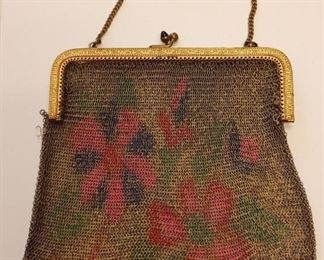 https://www.agesagoestatesales.com ZK5017 VINTAGE EARLY 20TH CENTURY METAL MESH LADYS PURSE