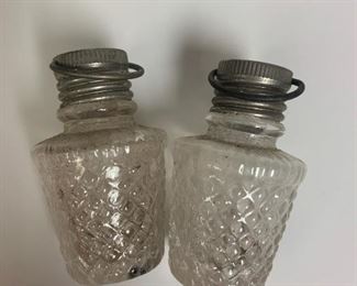 https://www.agesagoestatesales.com JF4031 2 Mid Century Glass Salt Shakers
