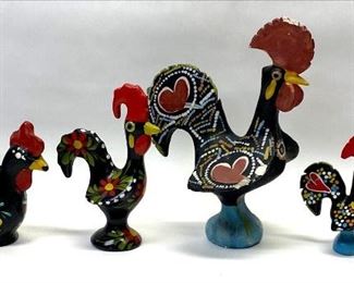 https://www.agesagoestatesales.com MA1004 LOT OF 5 PORTUGUESE BLACK ROOSTERS COLLECTIBLE DECORATIONS