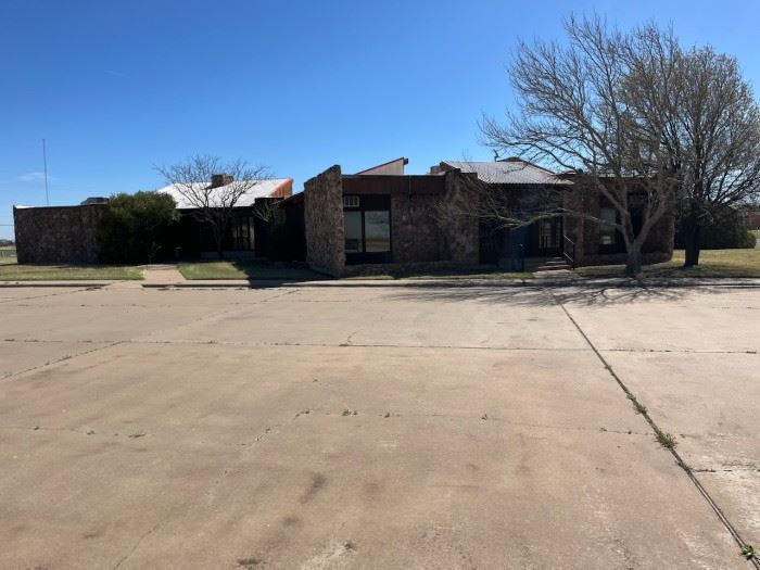 AUCTION in Stamford, TX starts on 11/3/2022