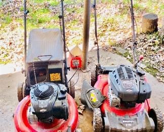 Self propelled lawnmowers