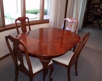 Cherry wood dining room table with 4 matching chairs