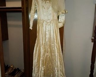 Antique wedding dress and Vail