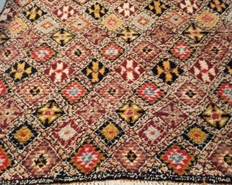 8' x 5' Moroccan hand woven rug, tag is in another language, Artisanat 