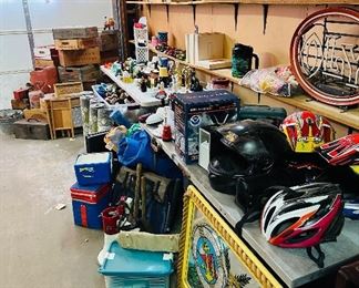 Assorted Avon collectibles 