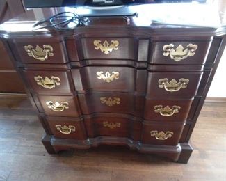 Very nice chest of drawers/console