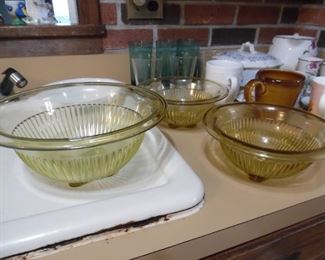 Vintage 3 piece bowl set