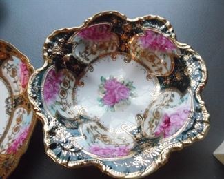 Spectacular serving bowl and matching dish