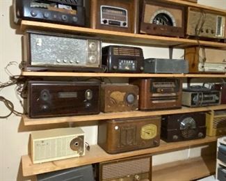 Tons of vintage radios in various states of repair. Very decorative!