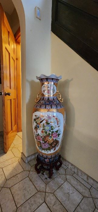 Large Chinese vase 