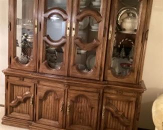 Beautiful Thomasville china cabinet
