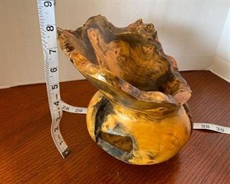 #18 - $40 San Fransisco wood carved Bruce Abbott 2013 Buck eye wood carved vase 