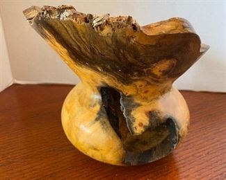 #18 - $40 San Fransisco wood carved Bruce Abbott 2013 Buck eye wood carved vase 