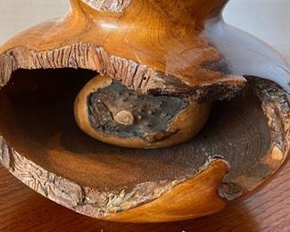 #24 -$60 San Fransisco wood carved Bruce Abbott 2013 Buck eye wood carved vase 