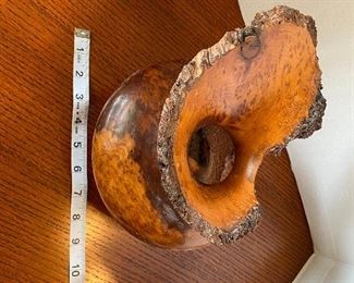 #24 -$60 San Fransisco wood carved Bruce Abbott 2013 Buck eye wood carved vase 