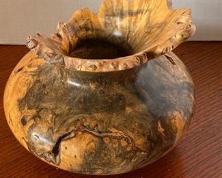 #25 - $48 San Fransisco wood carved Bruce Abbott 2007 Buck eye burch wood carved vase 