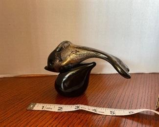 #41 -NOW $16   Murano glass fish - unsigned - black/gold , mint condition