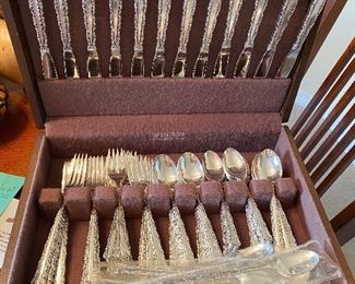 #47 - $100 Oneida Rogers stainless steel, service for 12. 12 dinner knifes, 12 forks, 12 salad or dessert forks, 12 ice tea spoons, 12 tablespoons, 16 tea spoons, 5 serving pieces. in chest. mint condition. 