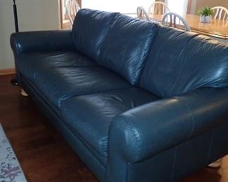 LEATHER SOFA EXCELLENT CONDITION