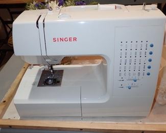 SINGER SEWING MACHINE