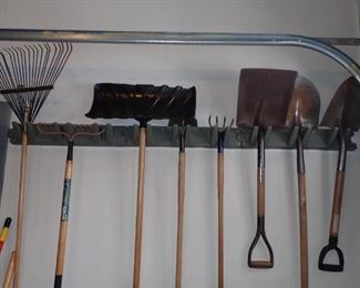 RACKS - SHOVELS - PIC