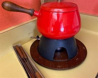 $20. Vintage fondue pot & forks.