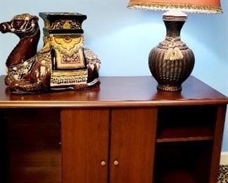 Media center, Camel plant stand