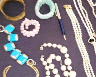 Women's costume jewelry 