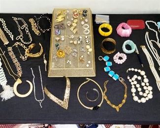 Women's costume jewelry 