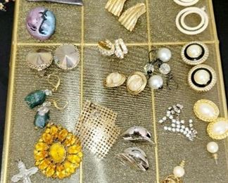 Women's costume jewelry 