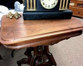 Working black mantle clock
