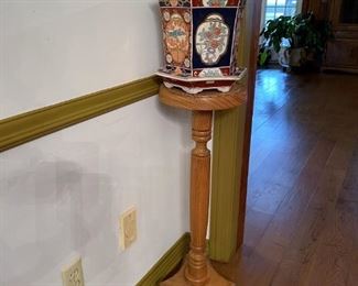 ORIENTAL POT AND WOOD PLANT STAND