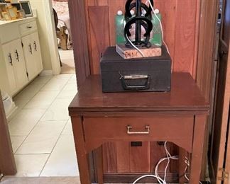 DRESSMAKER SEWING MACHINE