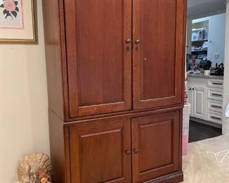 ENTERTAINMENT ARMOIRE